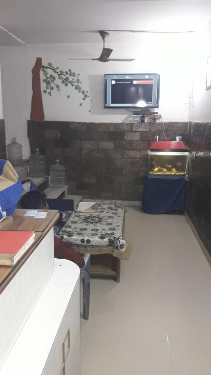 Oyo Rajdhani Guest House Faridabad Exterior foto