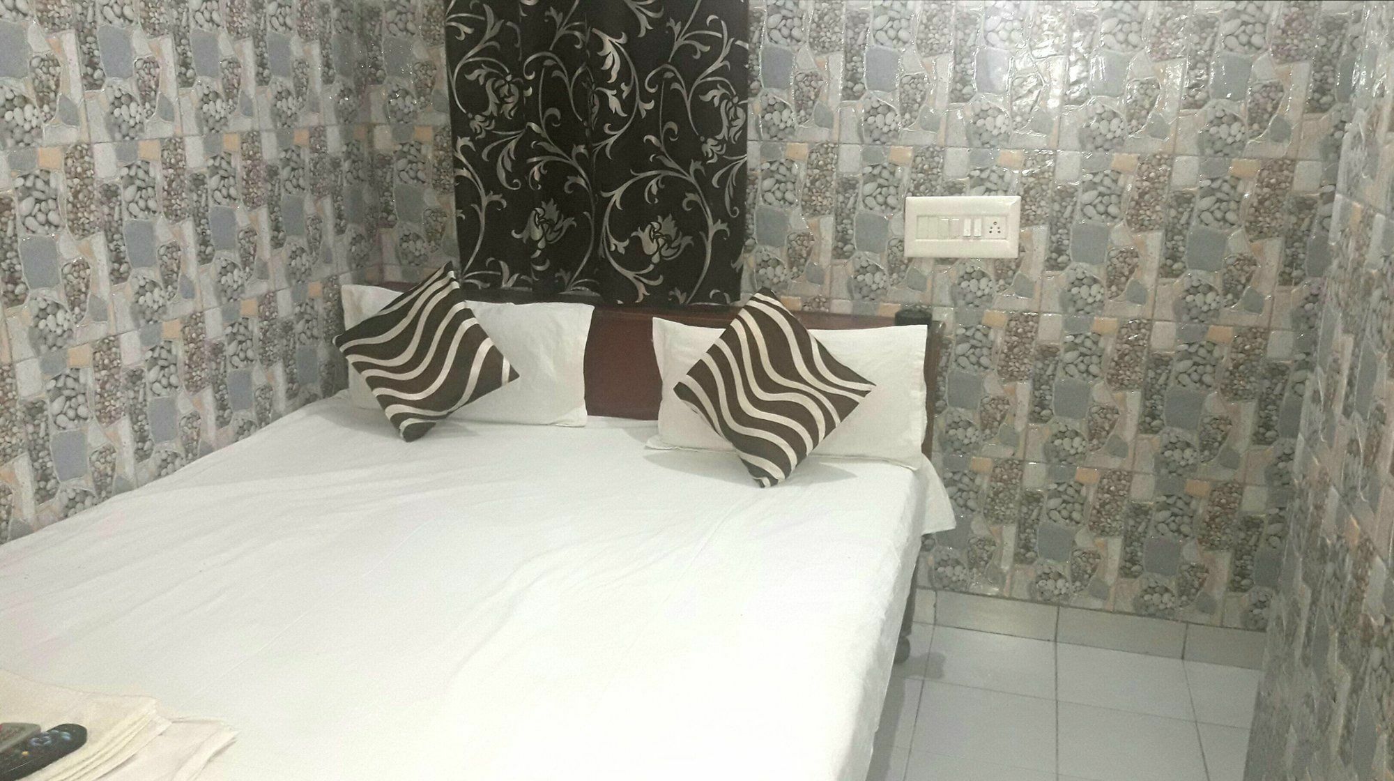 Oyo Rajdhani Guest House Faridabad Exterior foto